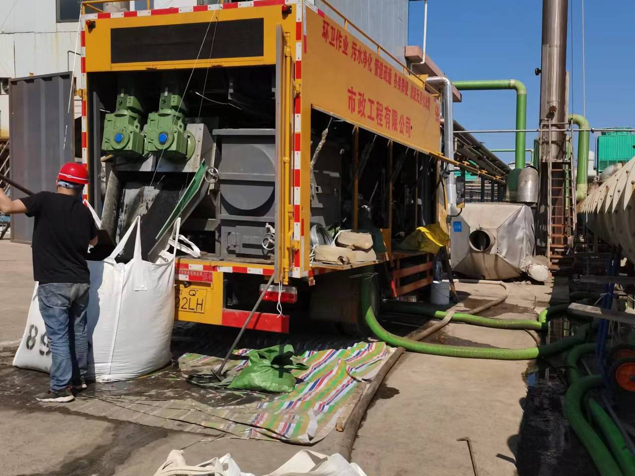 金银川路街道淤泥压干处理