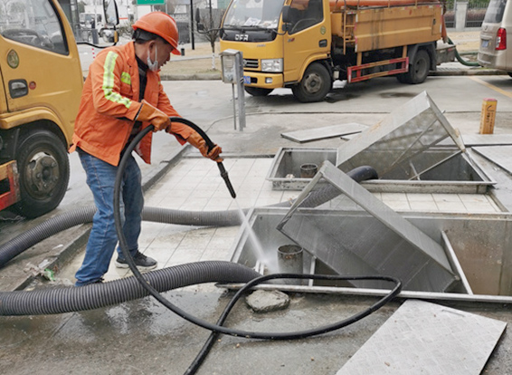 金银川路街道隔油池清理